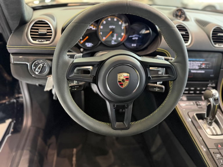 Porsche 718 Cayman GT4