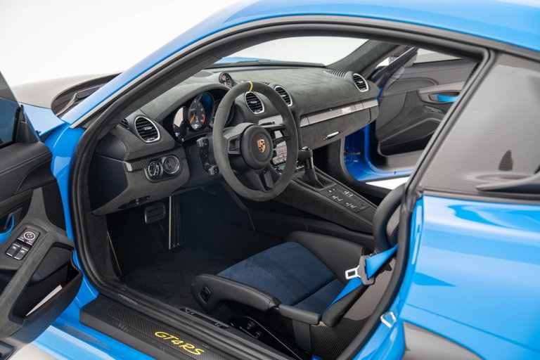 Porsche 718 Cayman GT4 RS