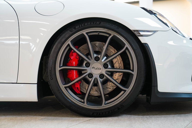 Porsche 981 Cayman GT4