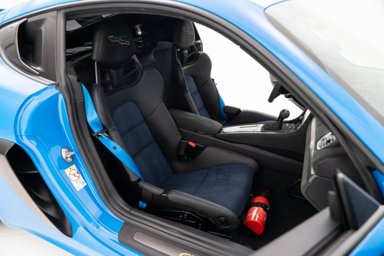 Porsche 718 Cayman GT4 RS
