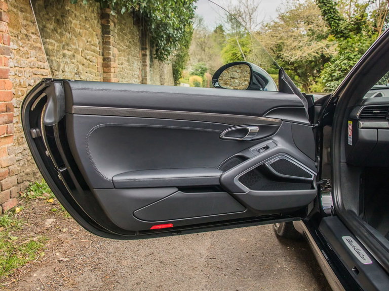 Porsche 991 Carrera Black Edition