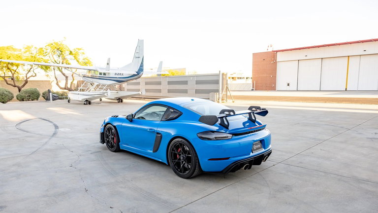 Porsche 718 Cayman GT4 RS