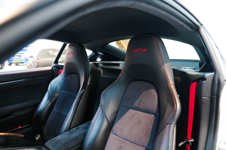 Porsche 981 Cayman GT4