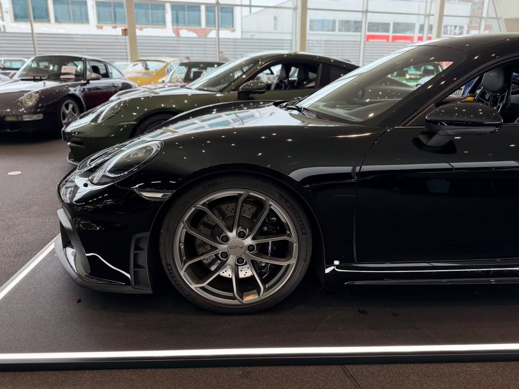Porsche 718 Cayman GT4