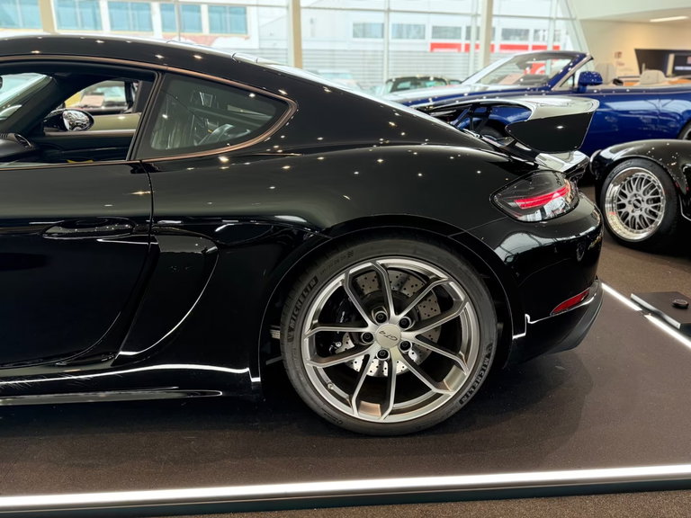 Porsche 718 Cayman GT4