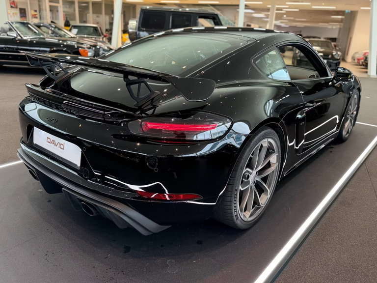 Porsche 718 Cayman GT4