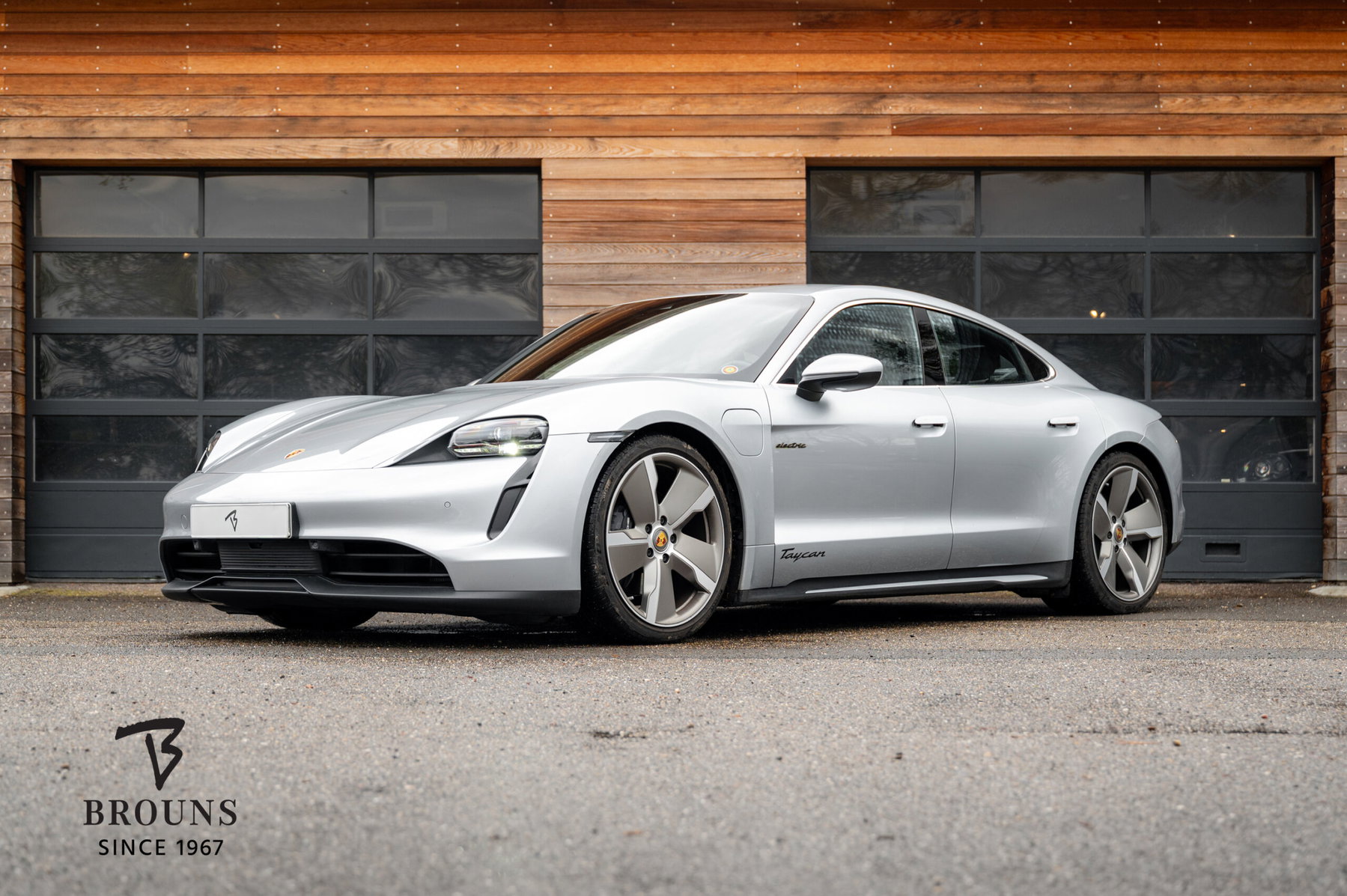 Porsche in Dolomite Silver Metallic Z96 - Color Overview
