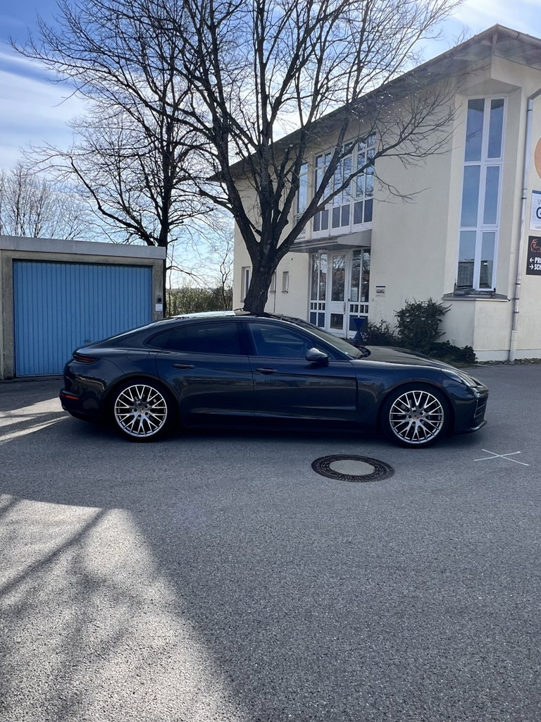 Porsche Panamera 4