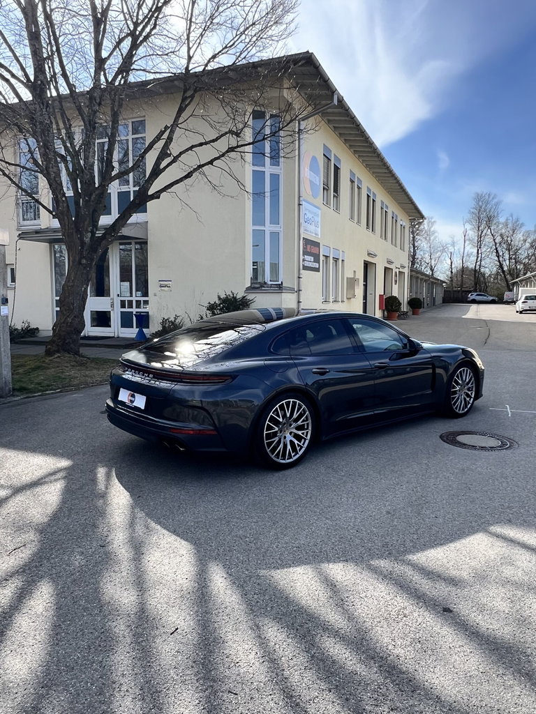 Porsche Panamera 4