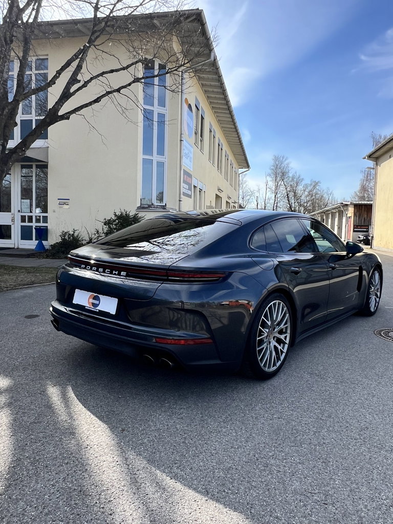 Porsche Panamera 4