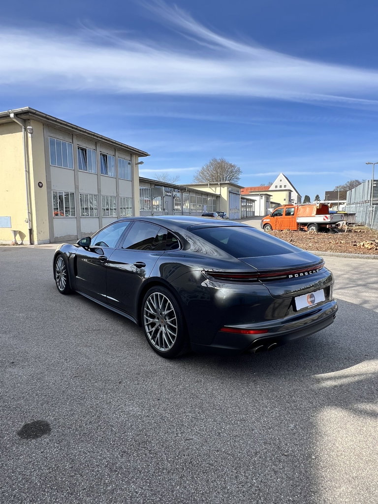 Porsche Panamera 4