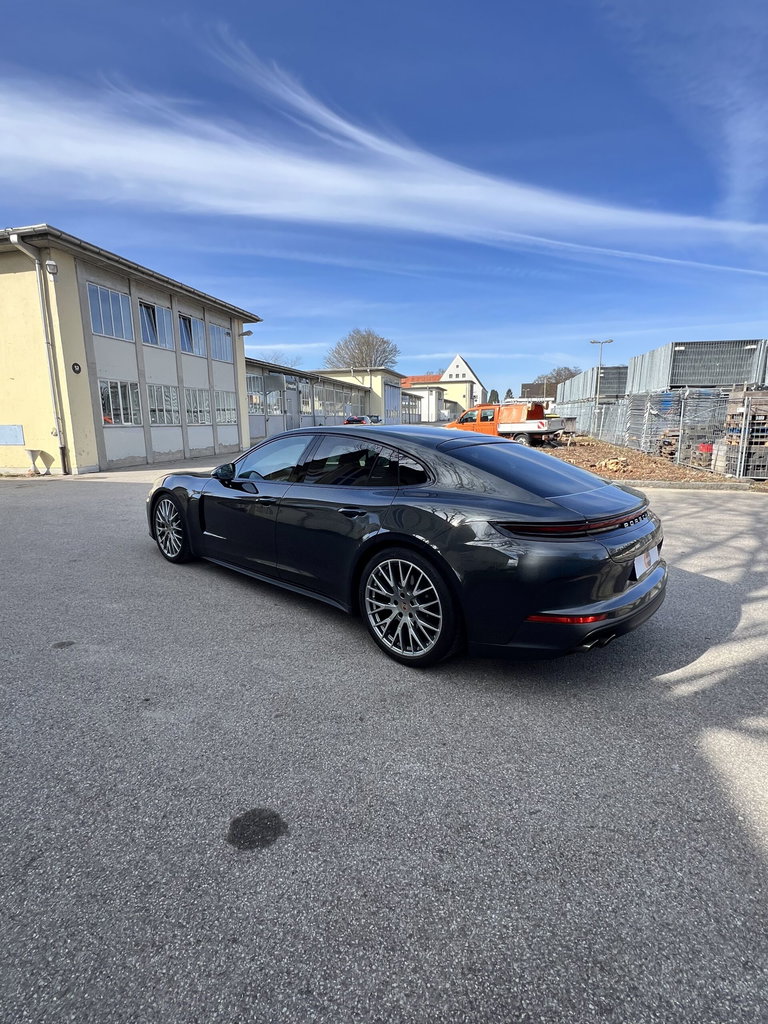 Porsche Panamera 4