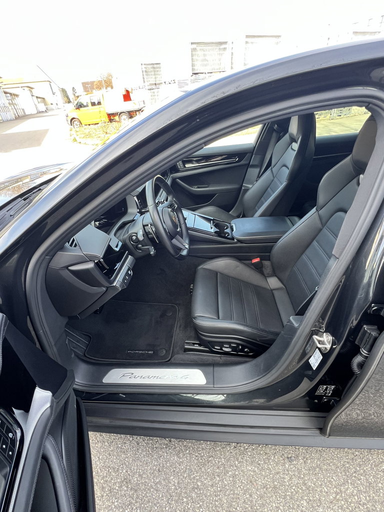 Porsche Panamera 4