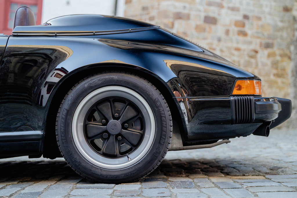 Porsche 911 Carrera 3.2 Speedster