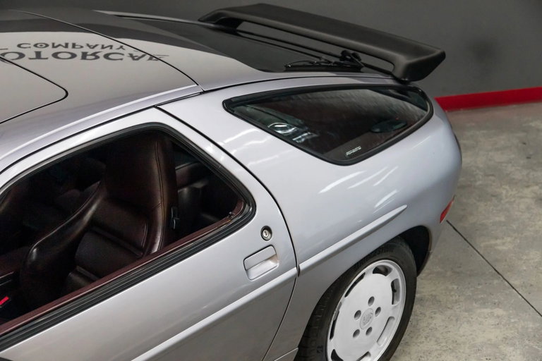 Porsche 928 S4