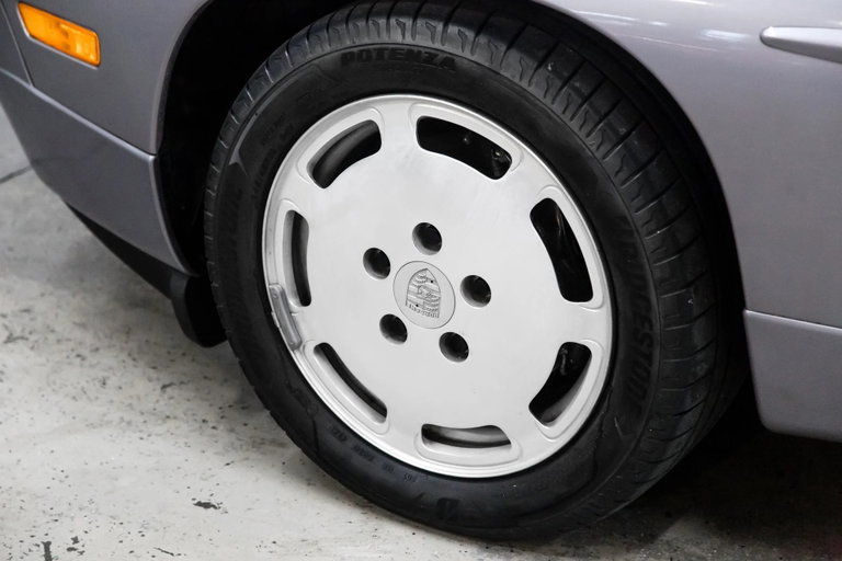 Porsche 928 S4