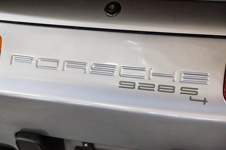 Porsche 928 S4