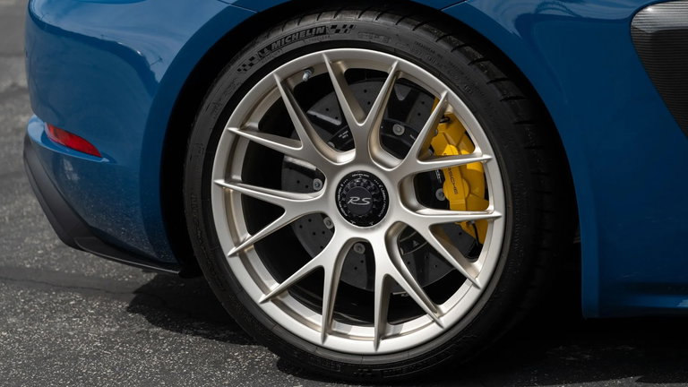 Porsche 718 Cayman GT4 RS