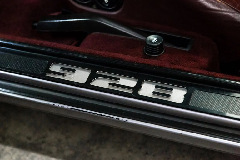 Porsche 928 S4