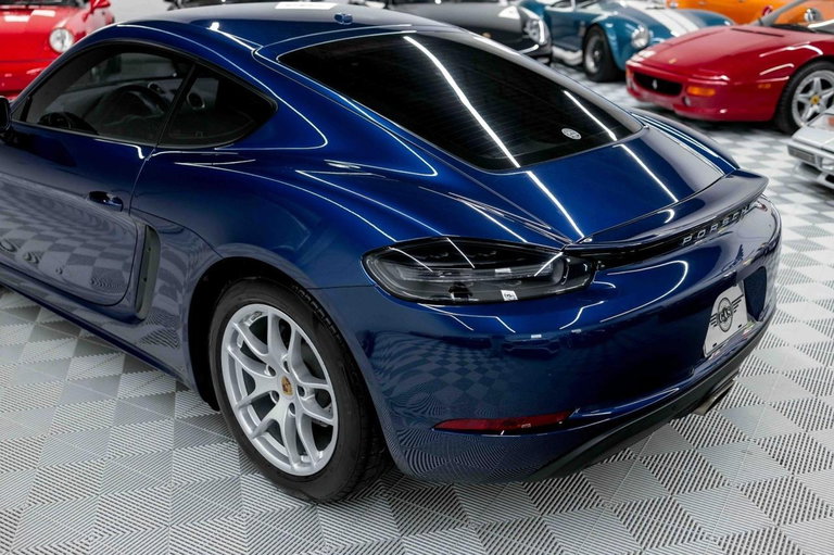 Porsche 718 Cayman