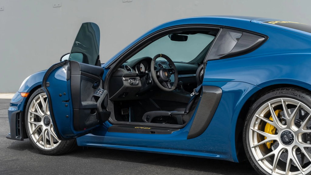 Porsche 718 Cayman GT4 RS