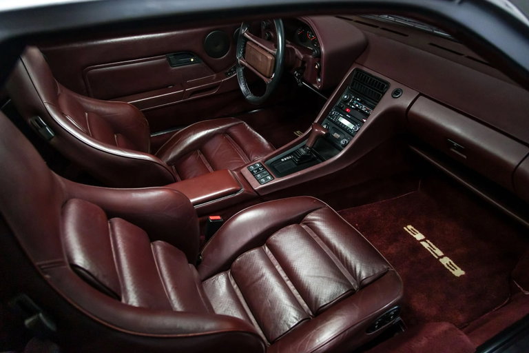 Porsche 928 S4