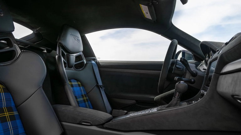 Porsche 718 Cayman GT4 RS