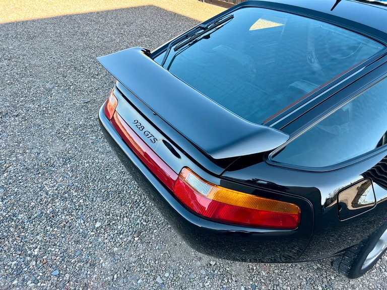 Porsche 928 GTS