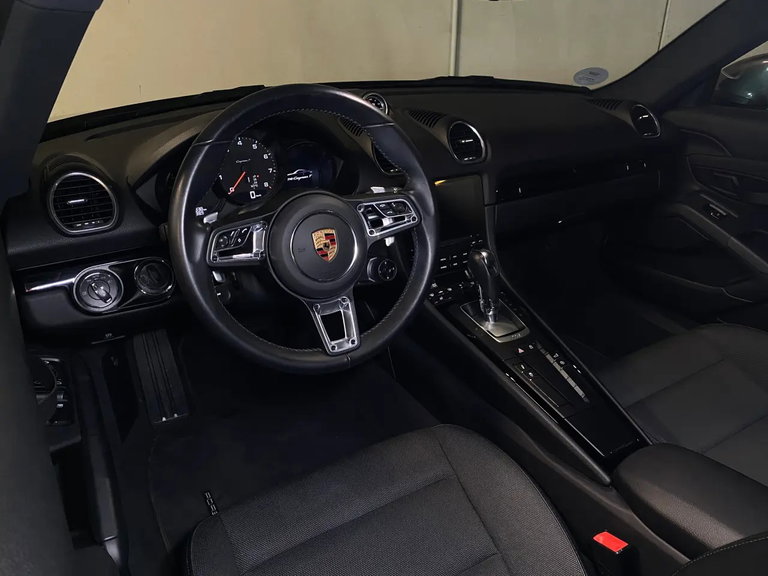 Porsche 718 Cayman T