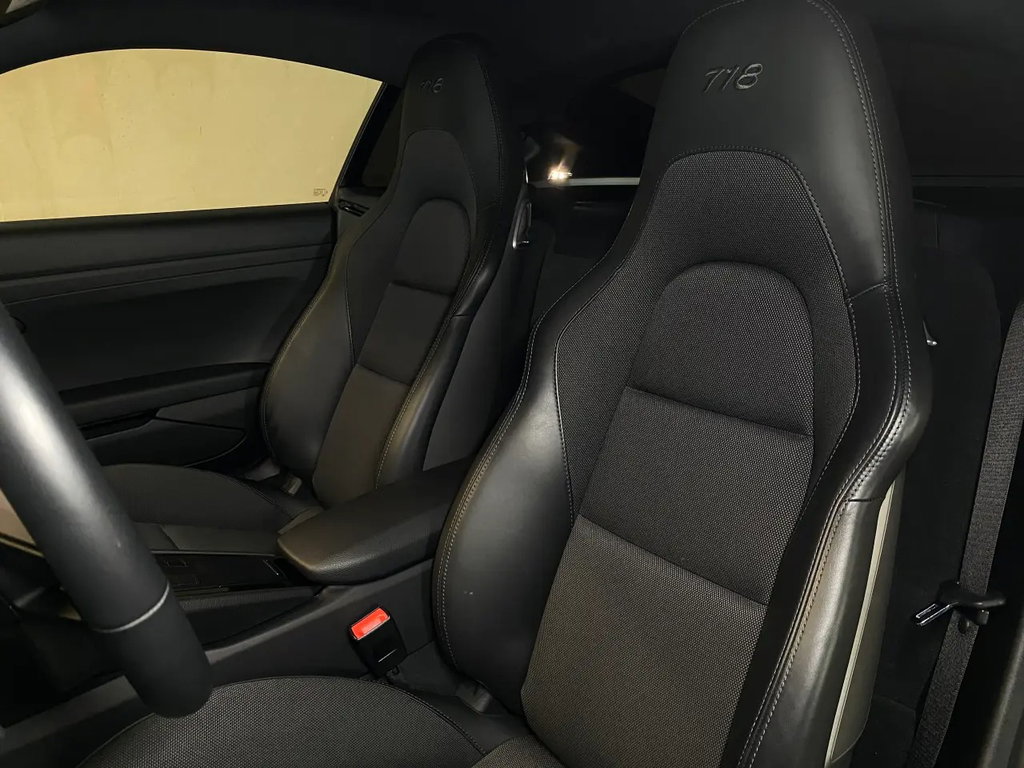 Porsche 718 Cayman T