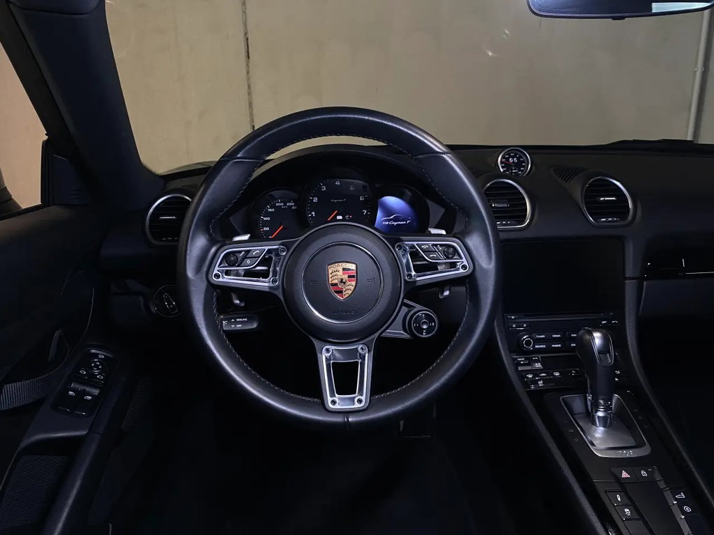 Porsche 718 Cayman T