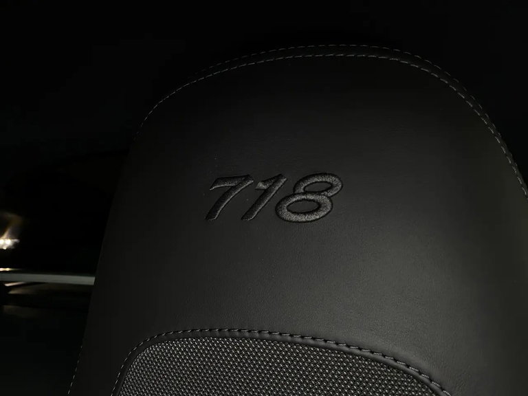 Porsche 718 Cayman T