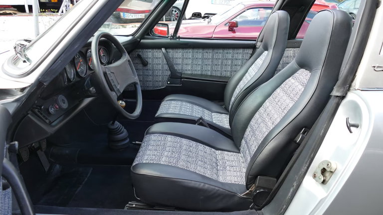 Porsche 911 “25 Jahre Jubiläumsmodell”