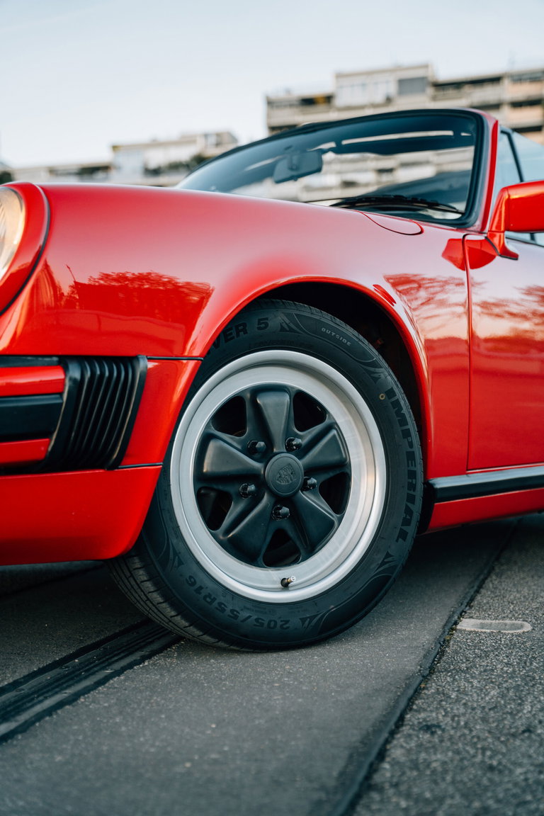 Porsche 911 Carrera 3.2 (US)