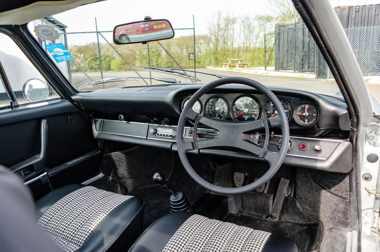 Porsche 911 E