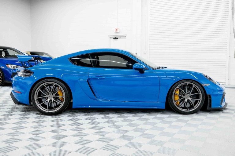 Porsche 718 Cayman GT4