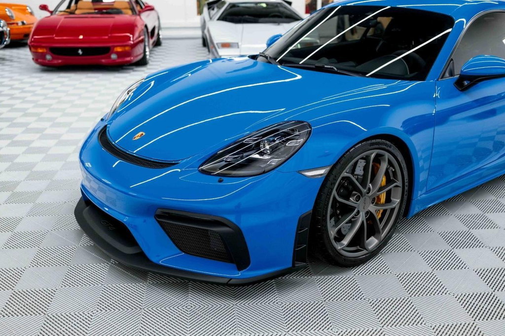 Porsche 718 Cayman GT4