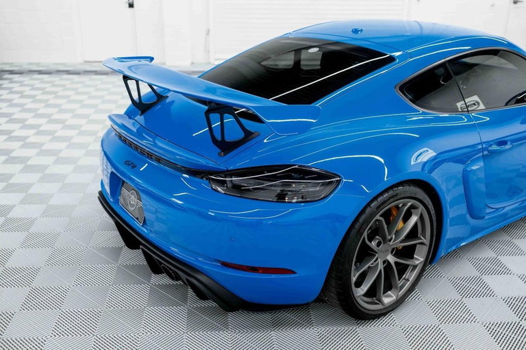 Porsche 718 Cayman GT4