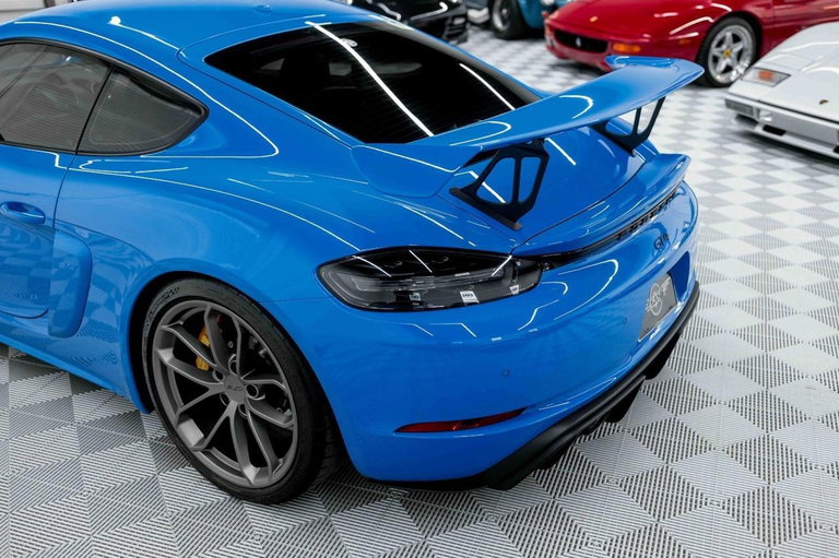 Porsche 718 Cayman GT4