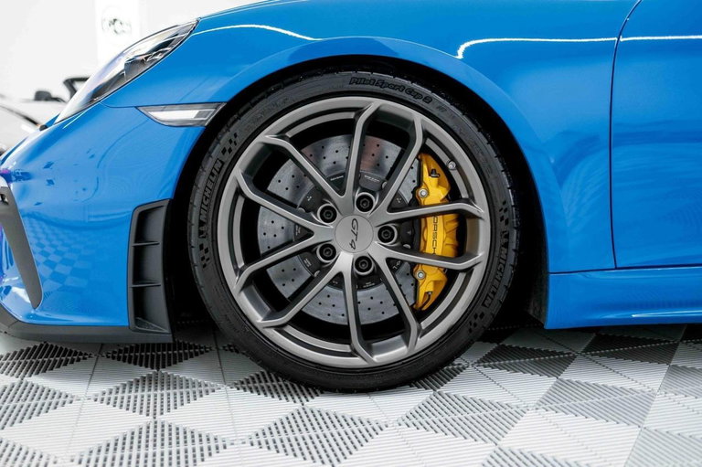 Porsche 718 Cayman GT4