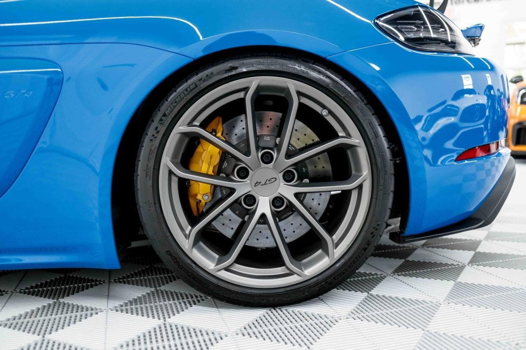Porsche 718 Cayman GT4