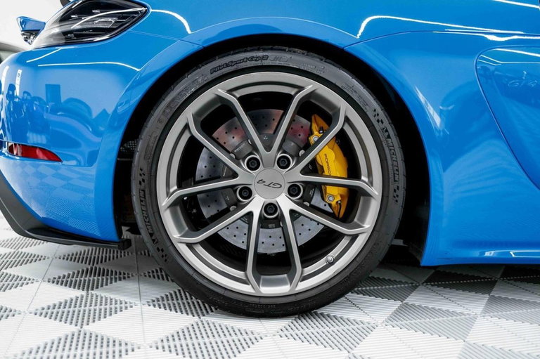 Porsche 718 Cayman GT4