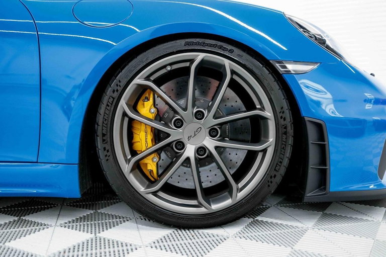 Porsche 718 Cayman GT4