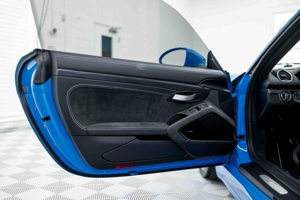 Porsche 718 Cayman GT4