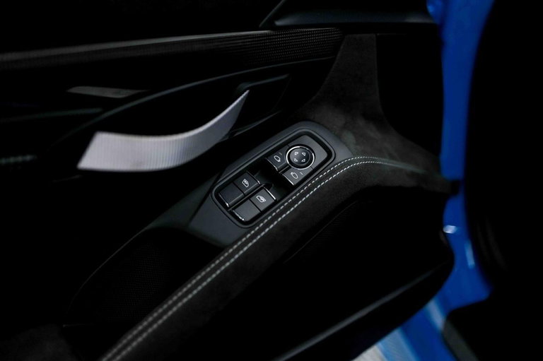 Porsche 718 Cayman GT4