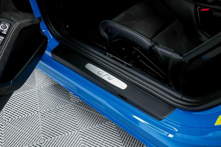 Porsche 718 Cayman GT4