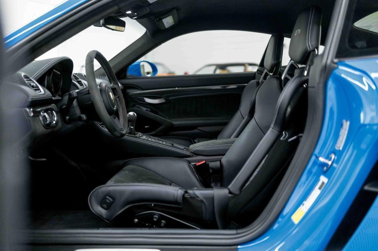Porsche 718 Cayman GT4
