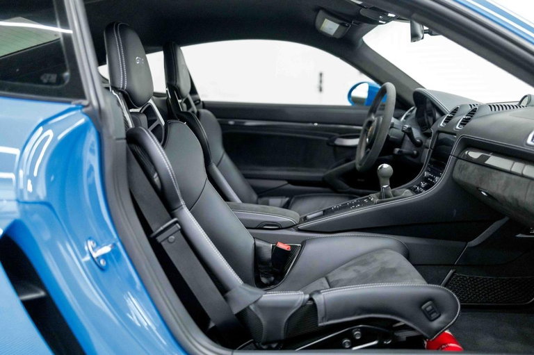 Porsche 718 Cayman GT4