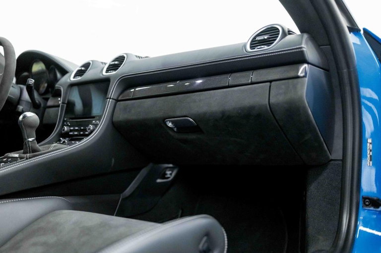 Porsche 718 Cayman GT4