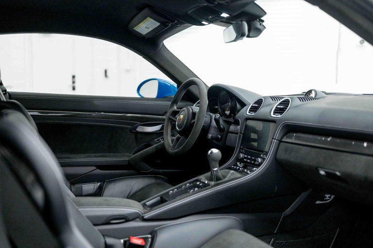 Porsche 718 Cayman GT4